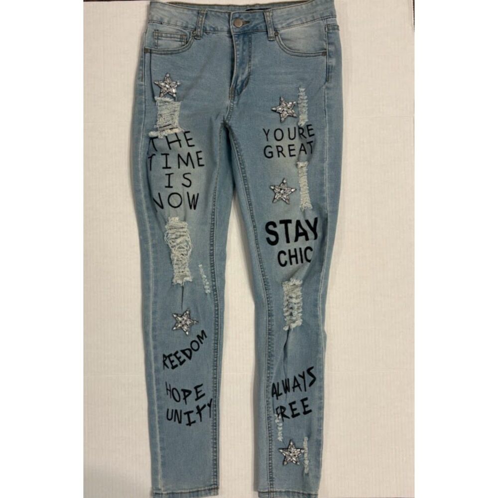 Denimland Women’s Light Wash Skinny Jeans Distressed Stretch Rhinestone Stars M